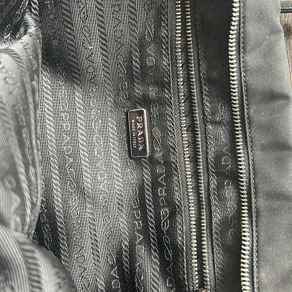 Prada bag excellent condition - Picture 5 of 7